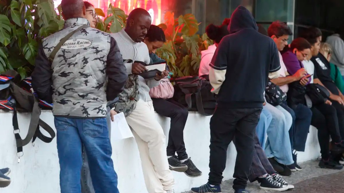 Portões dos locais de prova fecham às 12h30, no horário de Brasília Portões dos locais de prova fecham às 12h30, no horário de Brasília