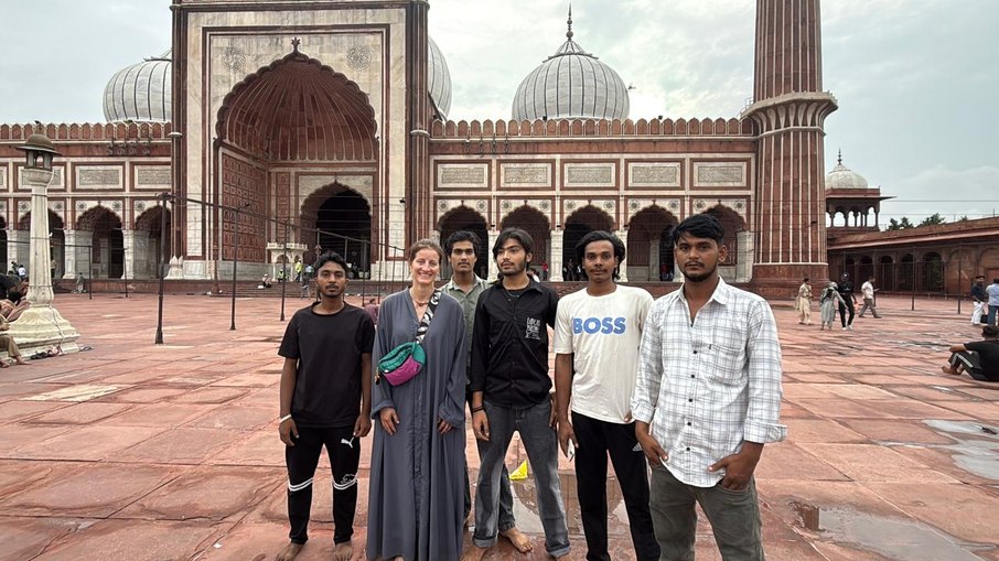 Maria virando atração em Jama Masyd em Delhi