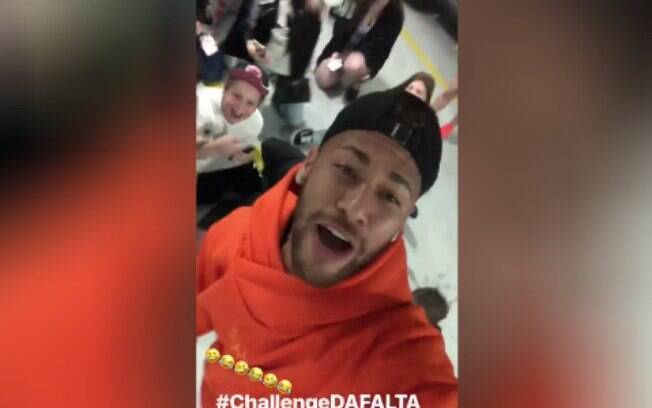 Neymar lança 'desafio da falta' e ironiza sua fama de cai-cai