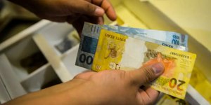 Selic cai para 13,75%: veja quanto rendem R$ 1 mil agora