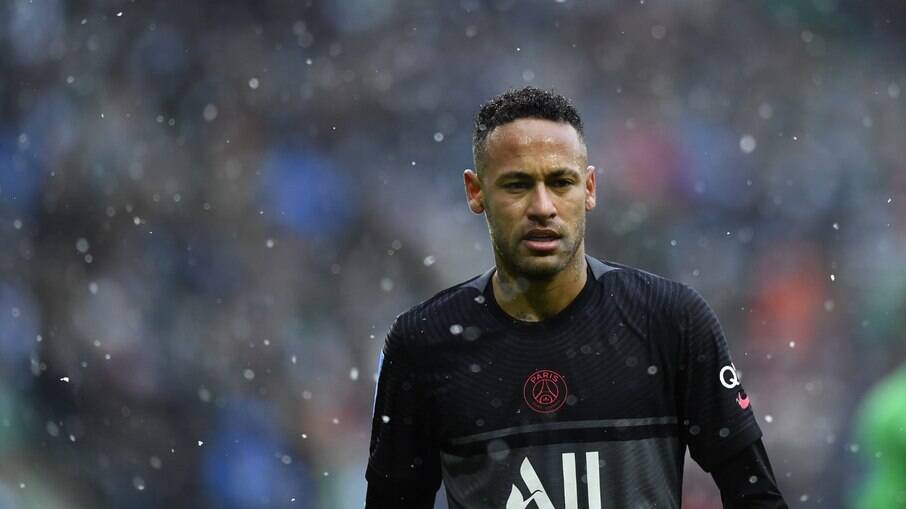 Neymar está em fase final de recuperação de lesão