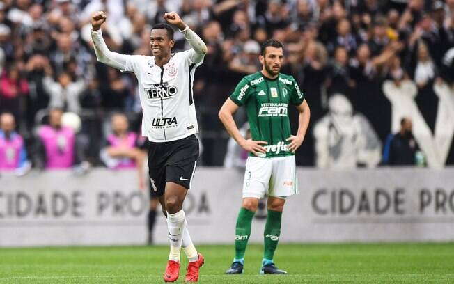 Corinthians vence o Palmeiras no primeiro jogo da final do