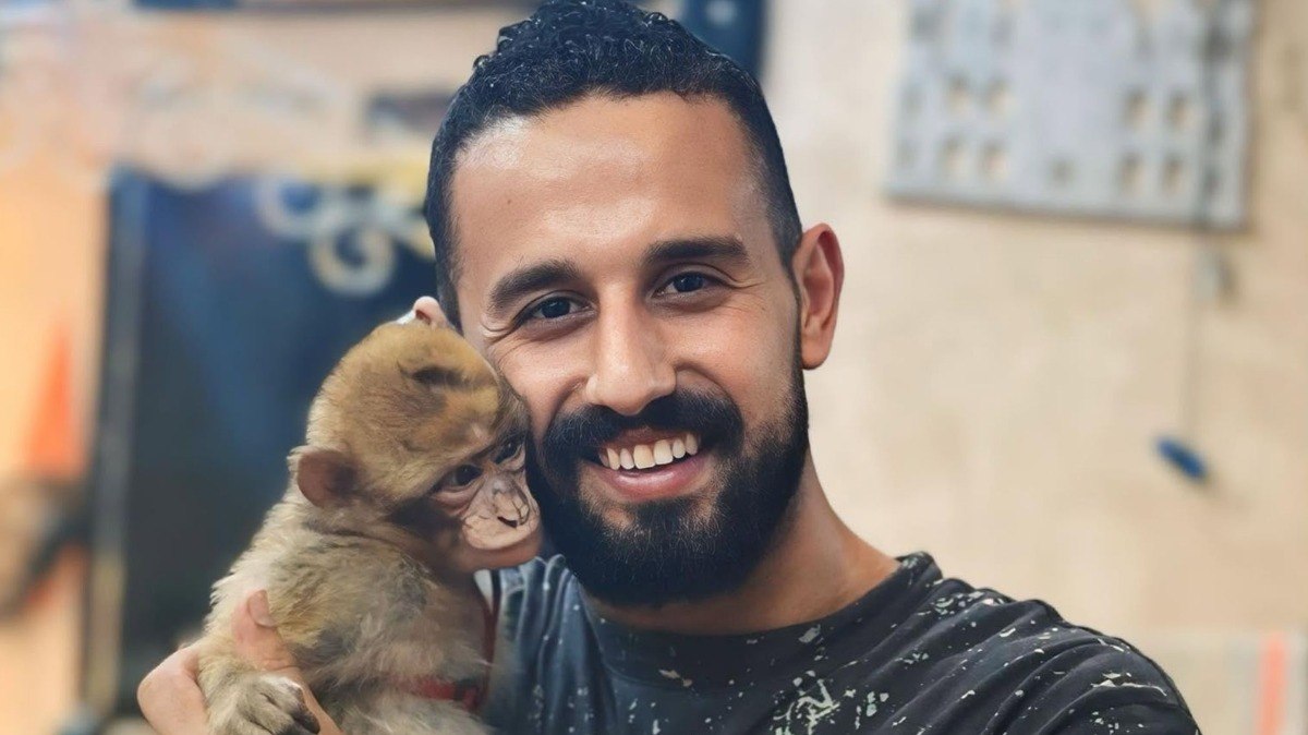 Macaquinho%20viraliza%20ao%20dan%C3%A7ar%20com%20tutor%20em%20v%C3%ADdeo%20fofo