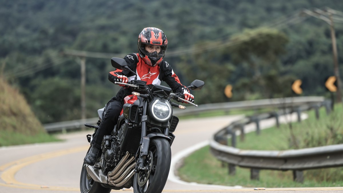 Honda CB650R E-Clutch 2027 chega por R$ 59.560