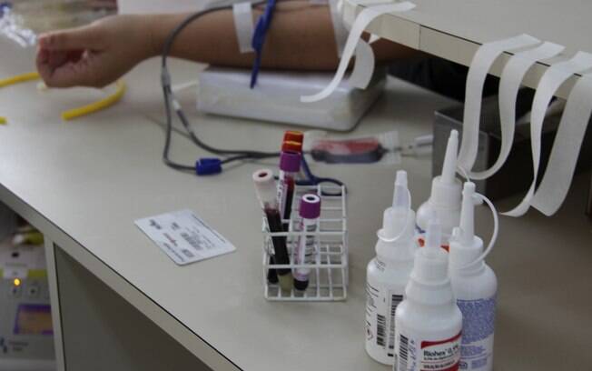 Número de doadores de sangue caiu perigosamente nas últimas semanas, o que mantém alerta máximo nos três hemocentros da cidade