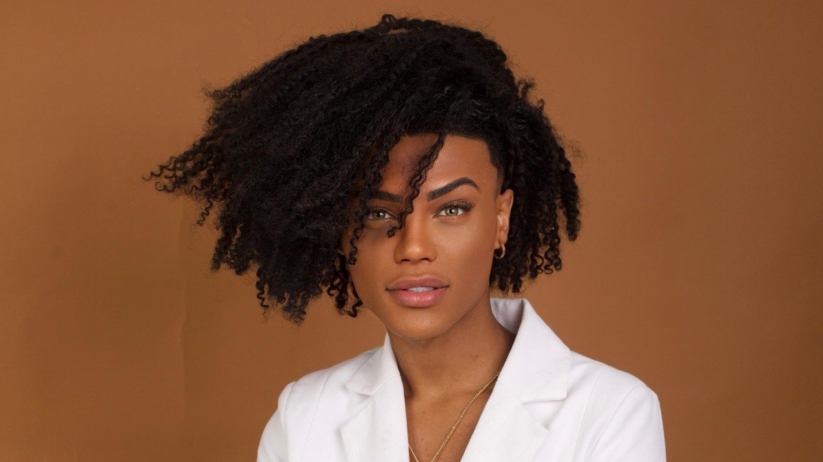 Seu%20cabelo%20tem%20hist%C3%B3ria%3A%20s%C3%ADmbolo%20de%20afeto%2C%20beleza%20e%20transforma%C3%A7%C3%A3o