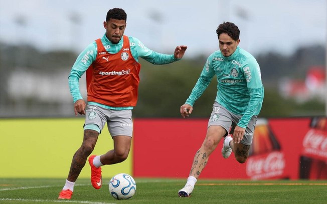 Abel Ferreira durante a visita à sede da da Conmebol