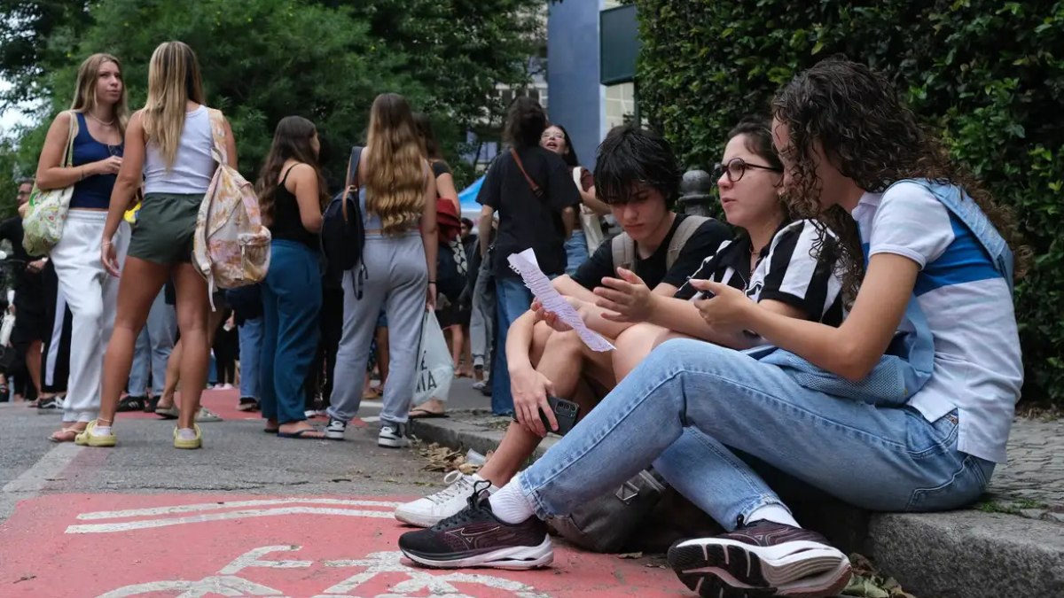 Sistema avalia a educação básica brasileira Sistema avalia a educação básica brasileira