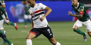 Gabigol, Lucas e mais! Astros fazem lobby contra campo sintético