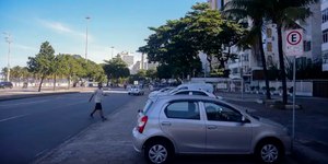 Veja como emitir a credencial para vagas de idosos e PcD