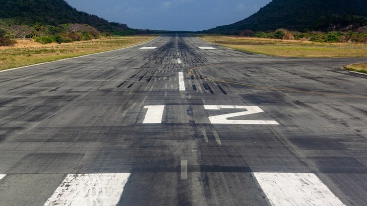 Aeroporto%20de%20Fernando%20de%20Noronha%20est%C3%A1%20operando%20com%20restri%C3%A7%C3%B5es