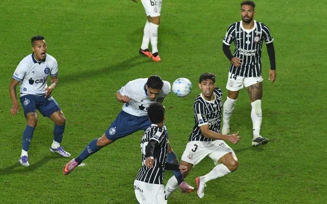 Raniele marcou o único gol do Corinthians no revés para o Coritiba