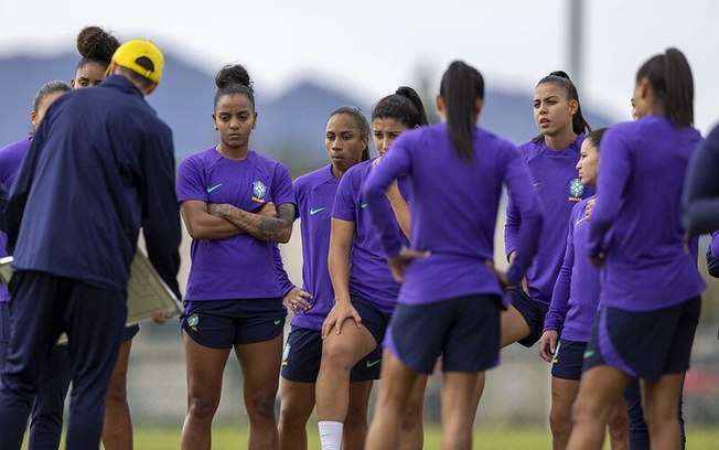 Jogadoras da Seleção Brasileira durante treinamento