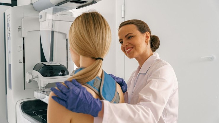 Câncer de mama: como é feita a preservação da fertilidade durante o tratamento