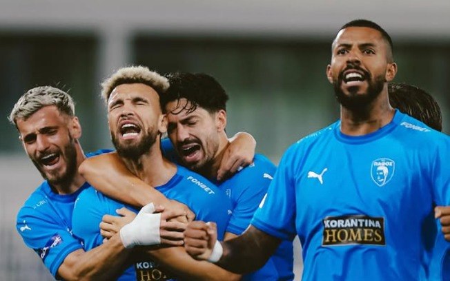 Jajá (ex-Cruzeiro e Athletico-PR) e outros brasileiros comemoram o gol da classificação do Pafos FC, do Chipre. Jajá (ex-Cruzeiro e Athletico-PR) e outros brasileiros comemoram o gol da classificação do Pafos FC, do Chipre.