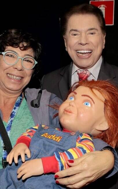 Silvio Santos aparece com boneco do Chucky e assusta fãs