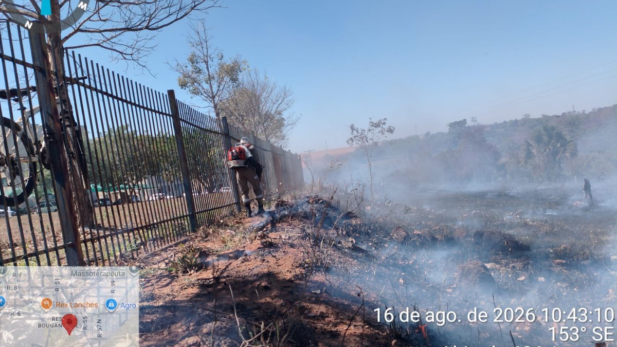 Chamas próximo a área residencial teria sido provocada por rompimento de fio da rede elétrica