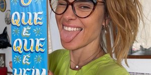 Carolina Dieckmann posa de calcinha rosa e encanta seguidores