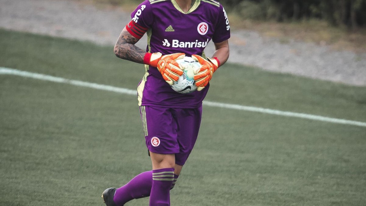 Goleiro do Internacional acaba vazando nude nas redes sociais por engano