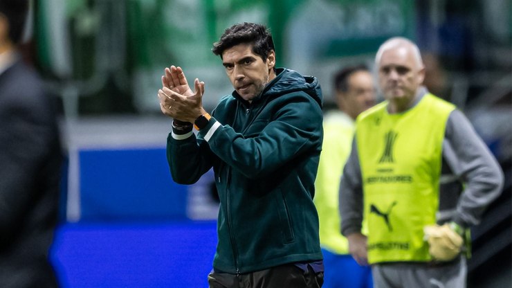 "O maior": jornalista exalta Abel após classificação do Palmeiras