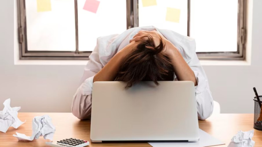 Burnout é diferente da ansiedade, mas síndromes podem ser confundidas