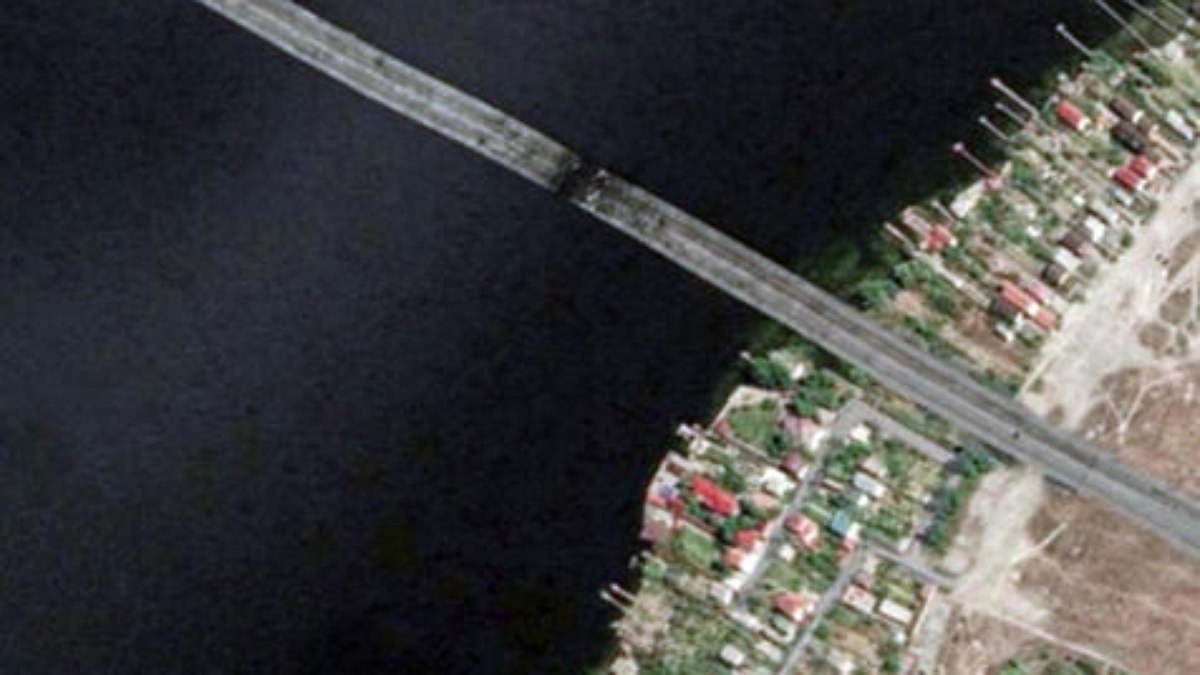 Ucrânia contra-ataca em Kherson e destrói ponte