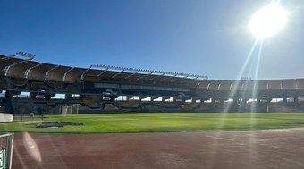 Funcionários preparam estádio para jogo do Fla na Libertadores