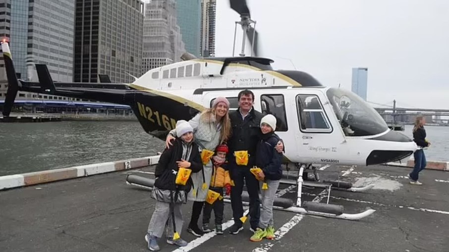 Foto mostra família antes do acidente de helicóptero Foto mostra família antes do acidente de helicóptero