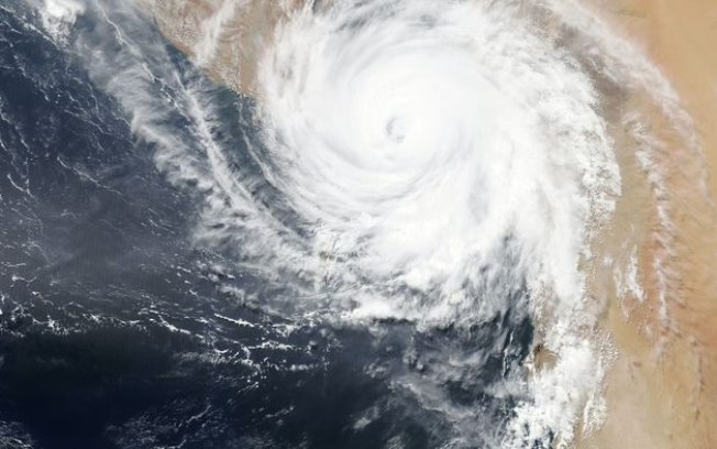 Tornado nos EUA causa estragos