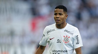 António Oliveira revela preocupação com Wesley