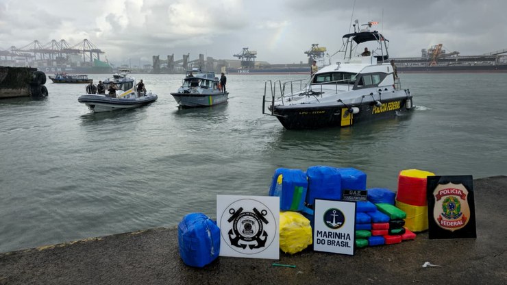 PF apreende 150 kg de cocaína em navio com destino à Holanda