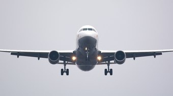 Greve cancela 400 voos e afeta mais de 35 mil passageiros