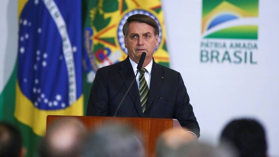 Bolsonaro defende aumento de gastos e derrubada de vetos orçamentários