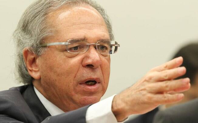 Ministro da Economia Paulo Guedes pede paciência quando o país precisa de pressa