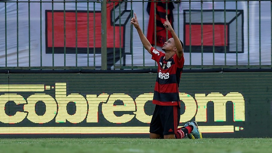 Flamengo bate o Resende fora de casa