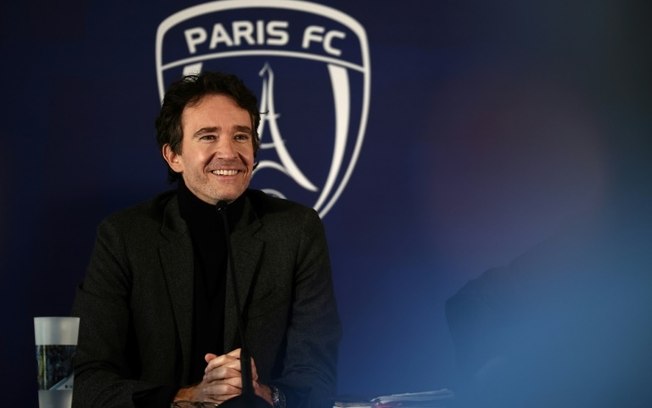 Antoine Arnault, membro de uma das famílias mais ricas da França, durante entrevista coletiva do Paris FC no dia 20 de novembro