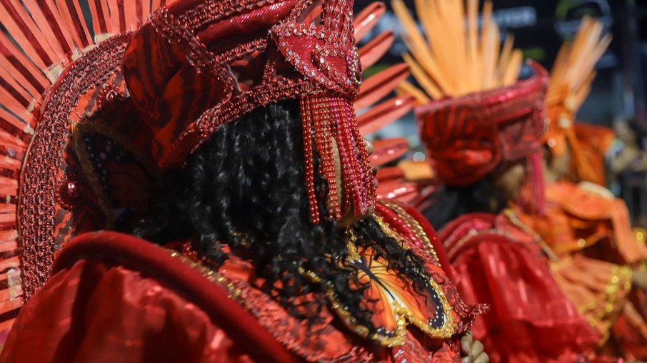 Desfile na Intendente Magalhães - Renascer de Jacarepaguá (RJ)