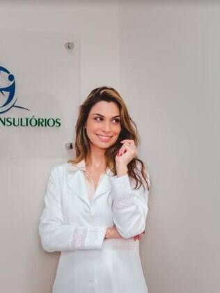 Cássia Buratto  é farmacêutica, especialista em Acupuntura pela WFAS (Federação Mundial de Acupuntura) e fundadora da Buratto Consultórios, rede de coworkings para profissionais da saúde. 