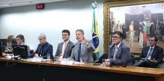Lira propõe ampliar desconto do IR para baixa e média renda