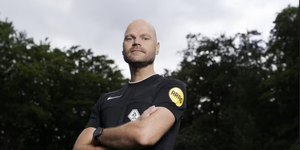 Árbitro holandês retirado da Copa por acusação morre aos 38 anos