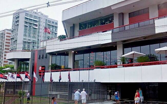 Membros do Conselho Deliberativo do Flamengo são convocados para votar contratos de patrocínio