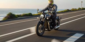 Triumph atualiza a Bonneville Bobber para 2026