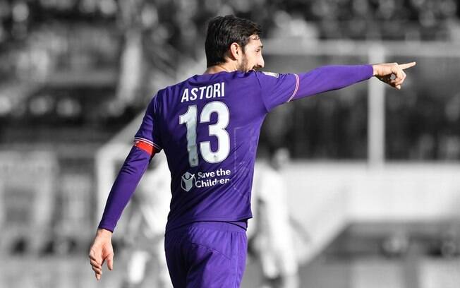 Camisa 13 de Astori foi aposentada por Fiorentina e Cagliari