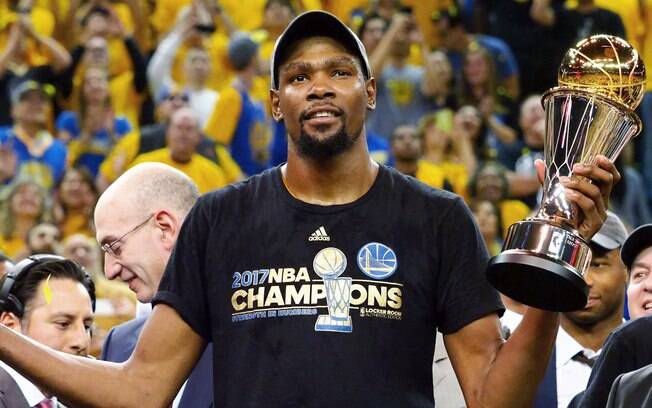 Kevin Durant foi campeão da NBA com o Warriors e MVP das finais