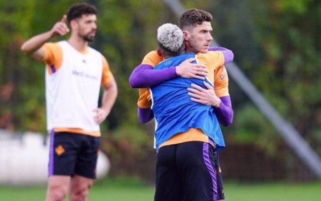 Jogadores da Fiorentina durante treinamento da equipe Jogadores da Fiorentina durante treinamento da equipe