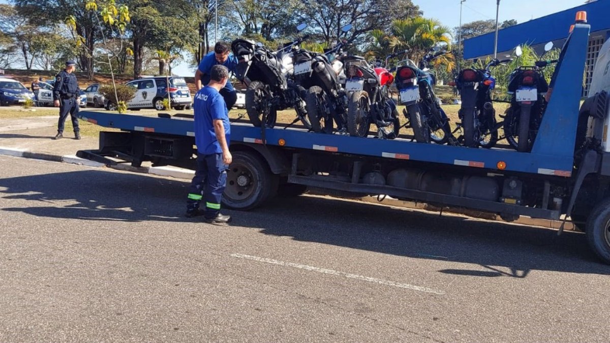Em averiguação, nenhum deles tinha pendência criminal, mas os veículos foram apreendidos com base no Código de Trânsito Brasileiro, artigo 175. Em averiguação, nenhum deles tinha pendência criminal, mas os veículos foram apreendidos com base no Código de Trânsito Brasileiro, artigo 175.