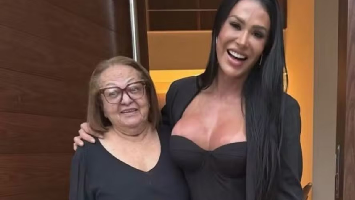 Gracyanne Barbosa rebate críticas por morar com a mãe de Belo