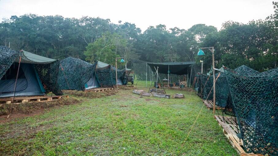 Barracas da vila militar do Juju Boot Camp