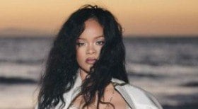 Rihanna levanta saia e mostra calcinha em rua de Nova York; confira