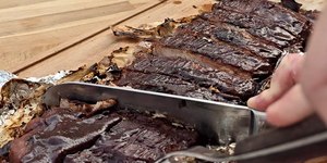 Costelinha BBQ. O churrasco dos USA, só que aqui, feito na grelha